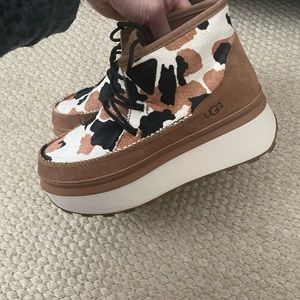 Amazing platform UGG, worn for 30min, like new condition. Size 8.5